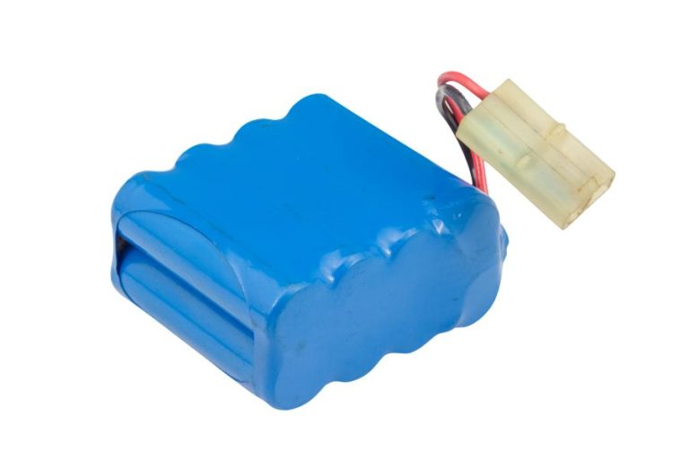 Custom battery packs for marine use offer tailored solutions for boating power needs, from yachts to fishing boats