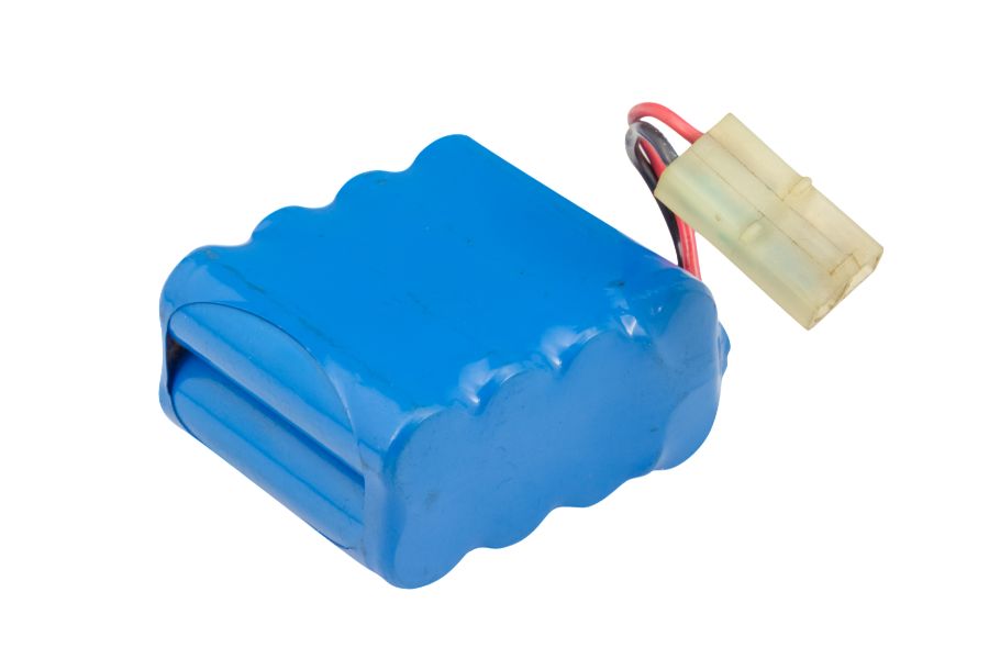 Custom battery packs for marine use offer tailored solutions for boating power needs, from yachts to fishing boats
