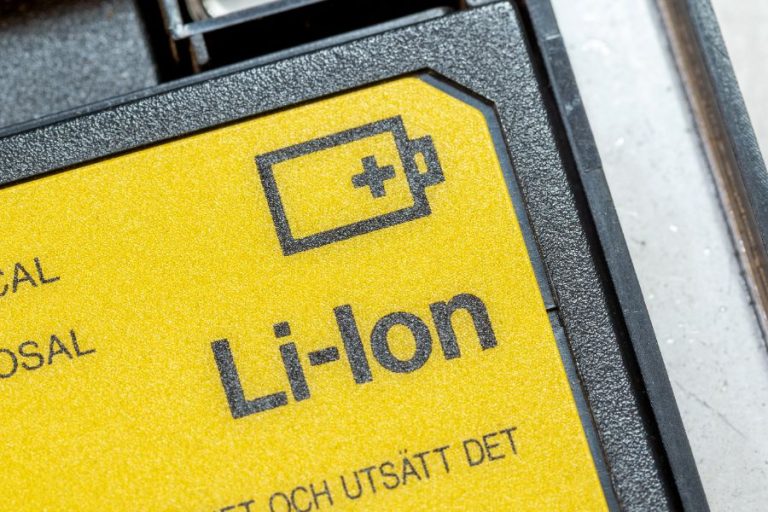 Learn why high-performance lithium-ion batteries are ideal for devices needing long-lasting, reliable power.