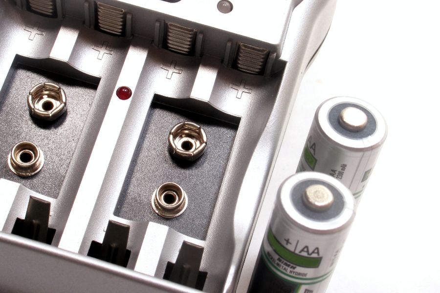 Not sure how to choose the right battery charger? This guide explains what to look for, from compatibility to advanced features.
