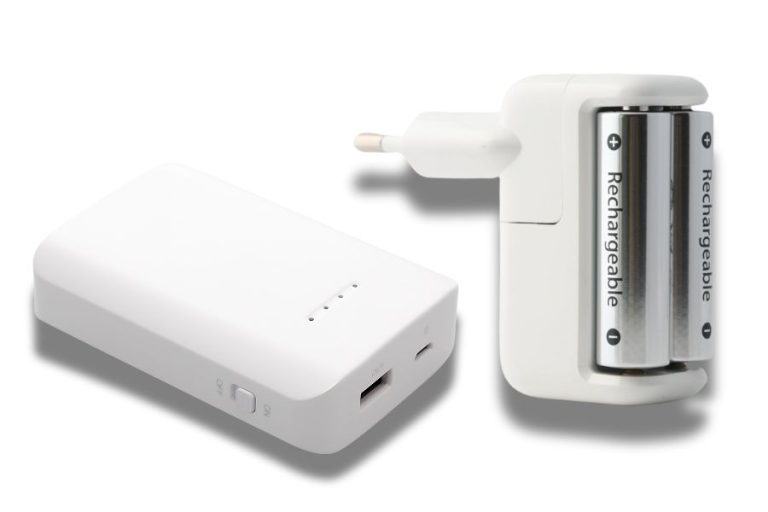 Smart chargers vs. standard chargers: Compare their advantages, performance, and suitability for various devices and batteries.