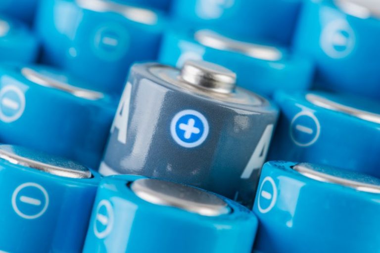 Sourcing components for custom battery packs requires precision. Learn about key parts like cells, connectors, and battery management systems.