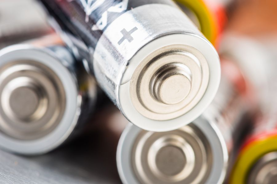 A complete guide to the best AA and AAA battery brands, featuring reliable options for longevity, performance, and everyday use.
